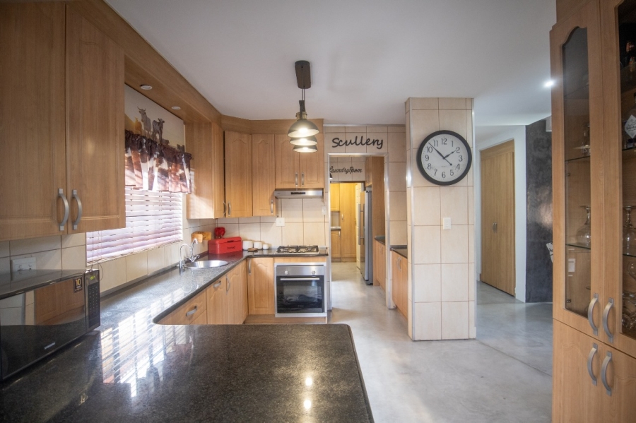 5 Bedroom Property for Sale in Safari Gardens North West